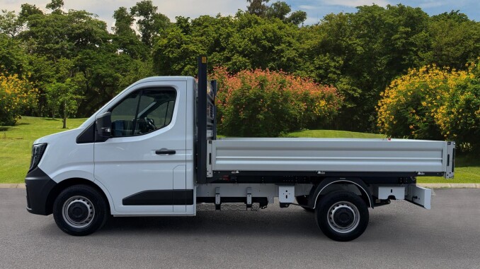 Renault Master Mwb Diesel Fwd ML35dCi 150 Advance Low Roof Aluminium Tipper - Image 4